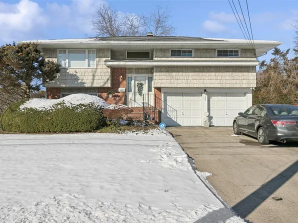 229 New Jersey Avenue, Bay Shore, NY 11706