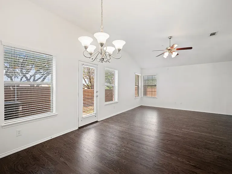 1013 Lucy Ln — Photo 26