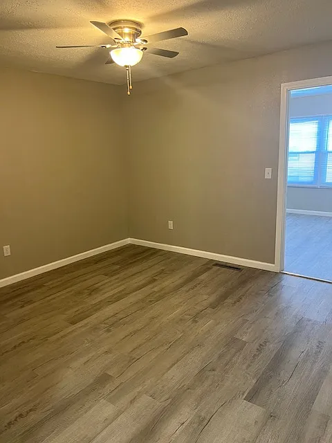 2 bed, $1,050 — Photo 4