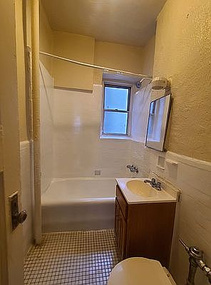 4th image of 130 Fenimore St APT 3