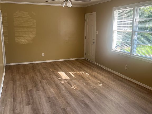 3rd image of 1673 Selma Pl