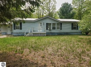 5299 Oakwood Dr, Shepherd, MI 48883