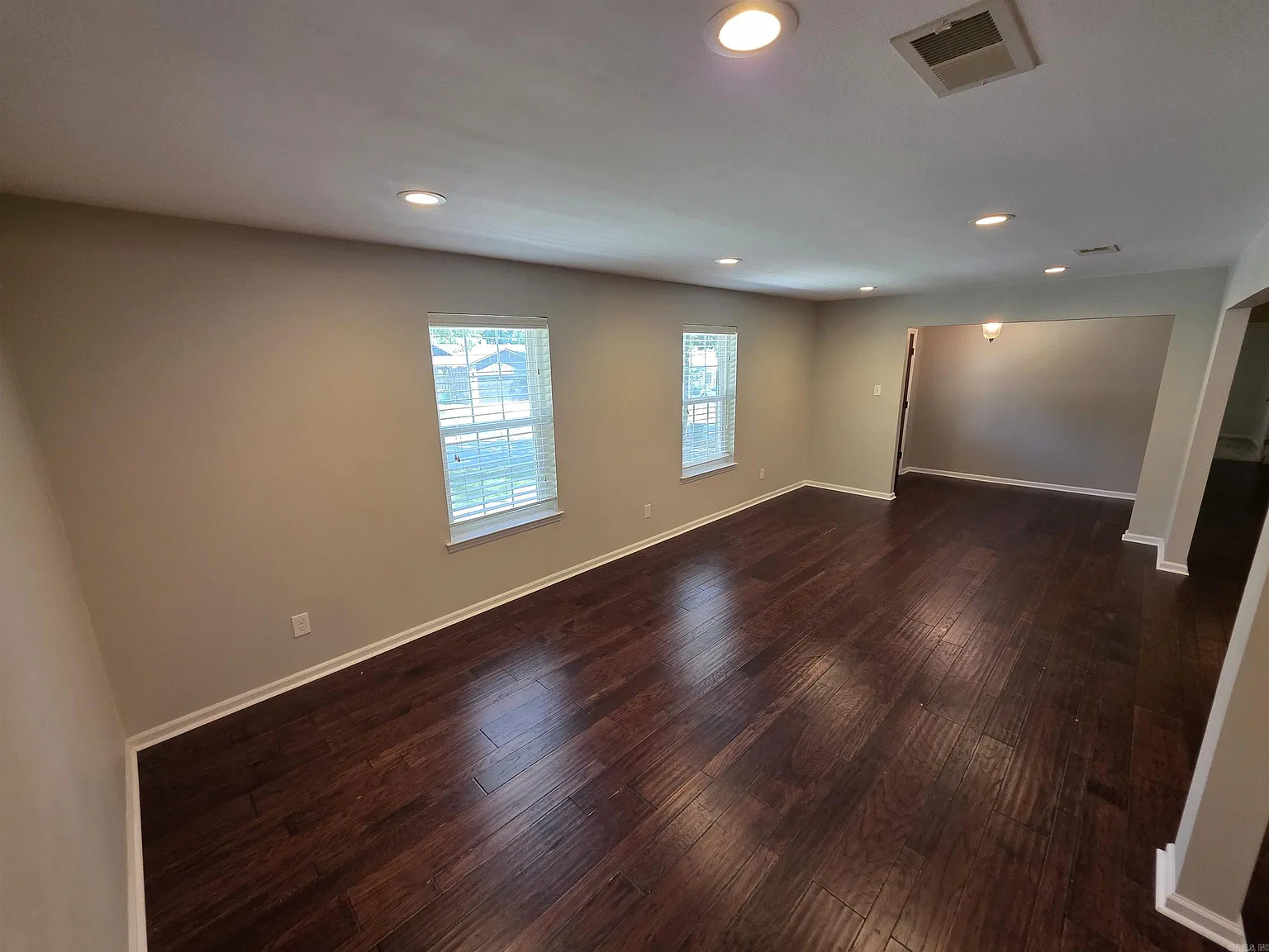 4 bed, 3.0 bath, 2359 sqft, $2,450 — Photo 2