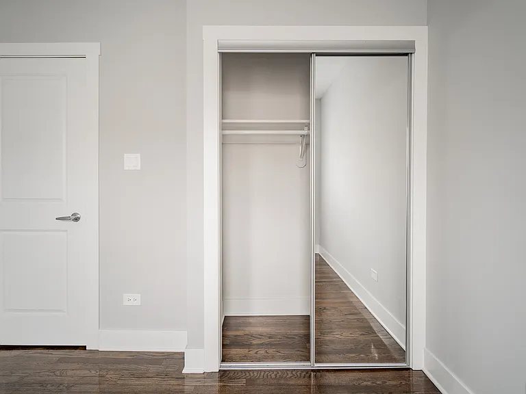 Bedroom Closet 5162-2B
