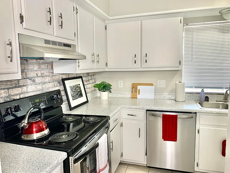 1255 E County Line Rd #H4 — Photo 5