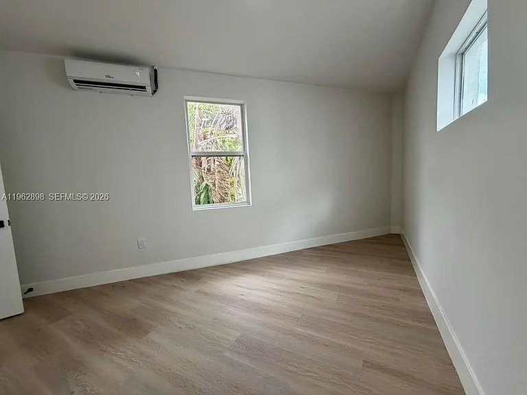 2425 SW 6th St #7 — Photo 6