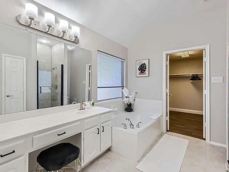 2520 Leicester Ct — Photo 19