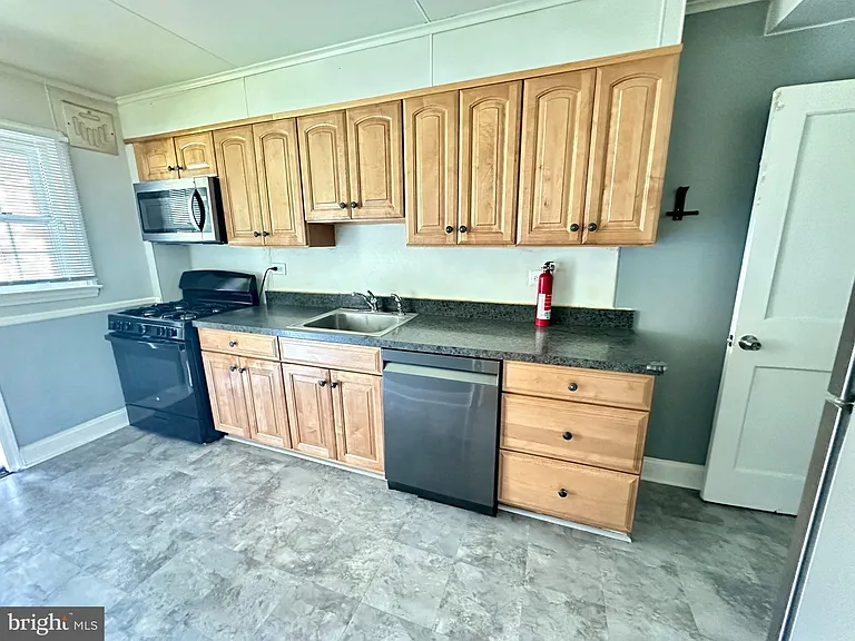 8318 Loch Raven Blvd — Photo 11