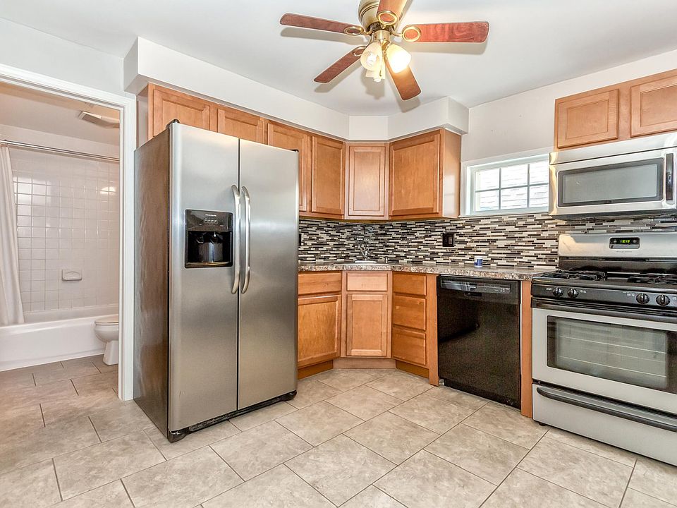 1st image of 352 Sycamore St #352