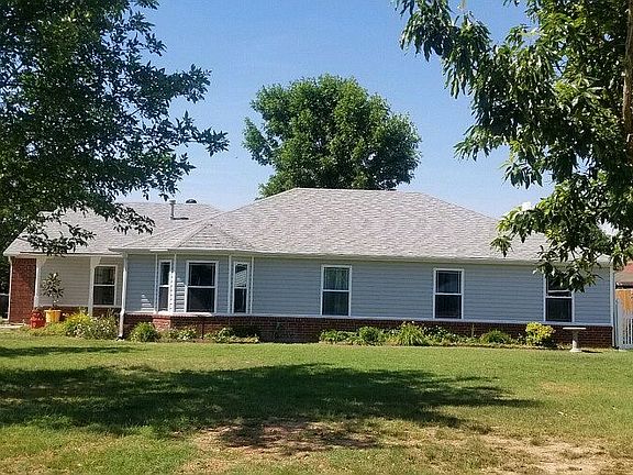 2nd image of 911 W Green Acres Pl