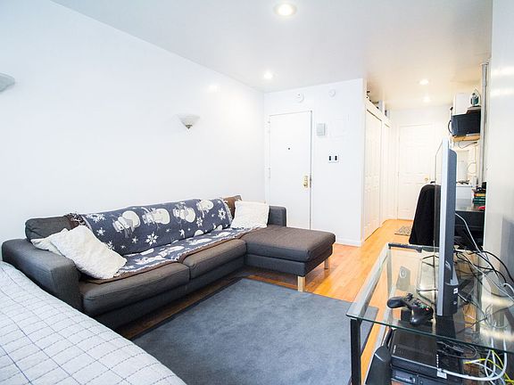 2nd image of 236 E 7th St APT 2C