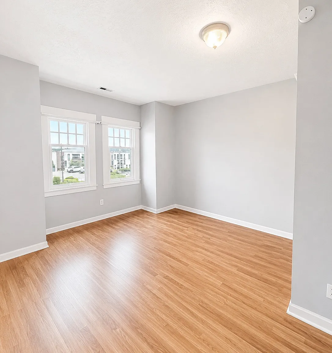 2 bed, 597 sqft, $940 — Photo 2