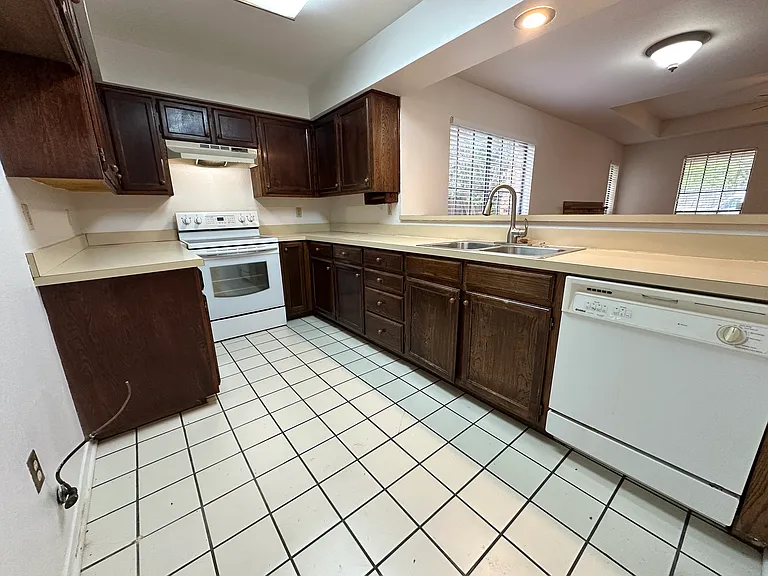 6504 Chicory Ct — Photo 5