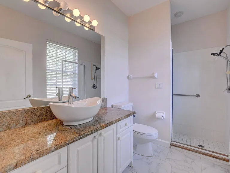 8028 Plantation Lakes Dr — Photo 33