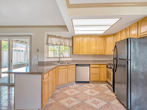 3rd image of 235 Notre Dame Dr