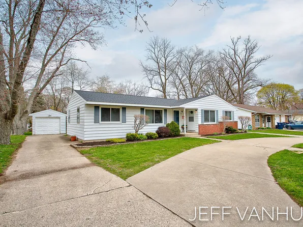 47 W 32nd St, Holland, MI 49423