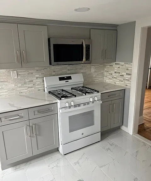 New Kitchen Cabinets