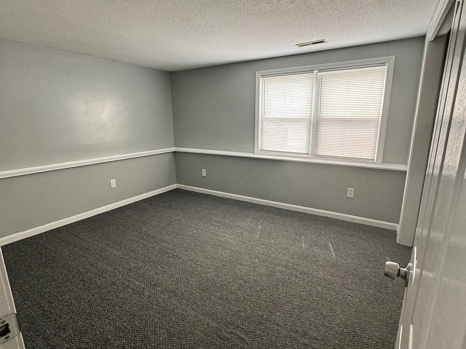 2 bed, 745 sqft, $1,900 — Photo 2