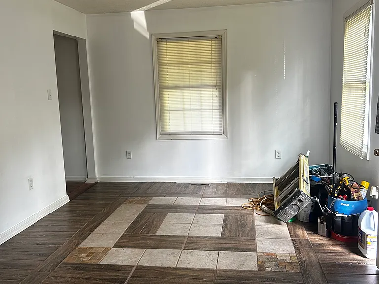 Lyle Ln — Photo 16
