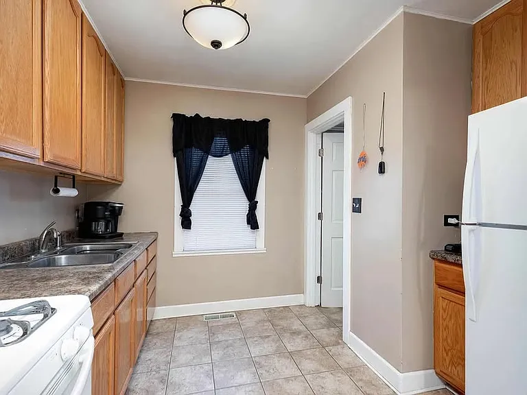 310 S Elmwood Ave — Photo 6