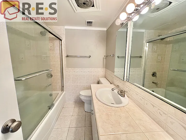 888 N Logan St #6I — Photo 10
