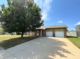 575 S Canterbury Ln, Nixa, MO 65714