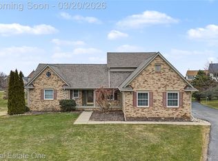 2070 W View Ct, Lake Orion, MI 48360