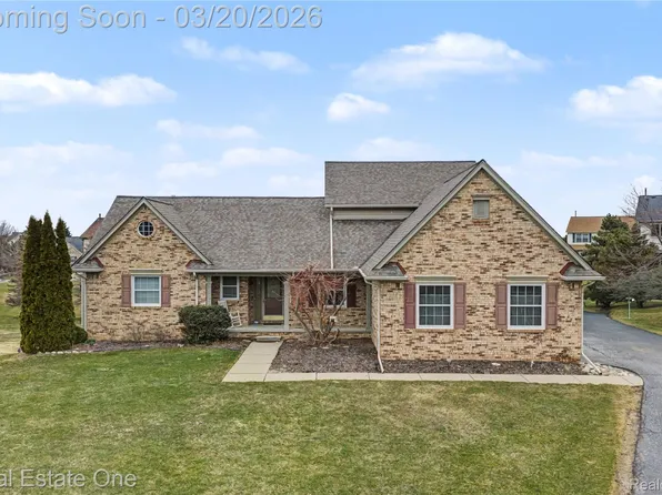 2070 W View Ct, Lake Orion, MI 48360