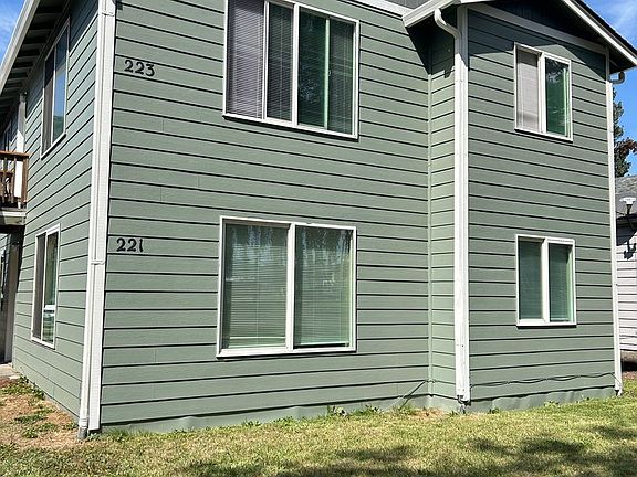 2nd image of 221-223 Oregon Way