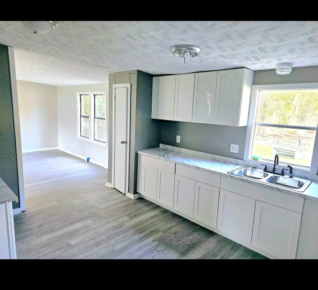 4 bed, 1000 sqft, $1,350 — Photo 2