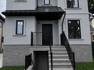 1054 W Drumgoole Rd, Staten Island, NY 10312