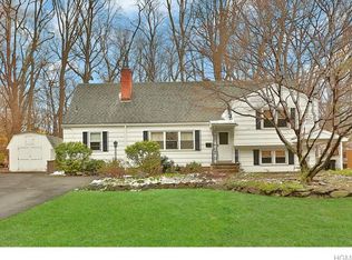 27 Clovebrook Rd, Valhalla, NY 10595