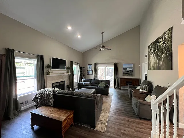 Building Photo - 892 Deerfield Pl