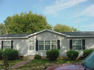 810 Stewart St, Carmi, IL 62821