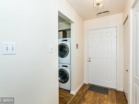 4th image of 24 Shaftsbury Ct