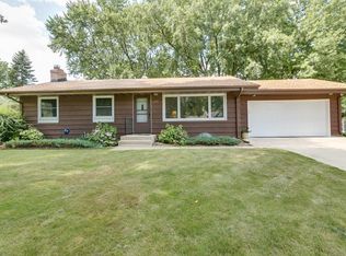 692 Riviera Dr, New Brighton, MN 55112