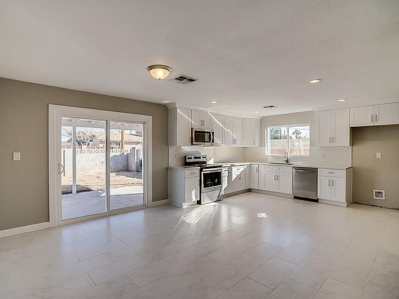 4th image of 3816 W Augusta Ave