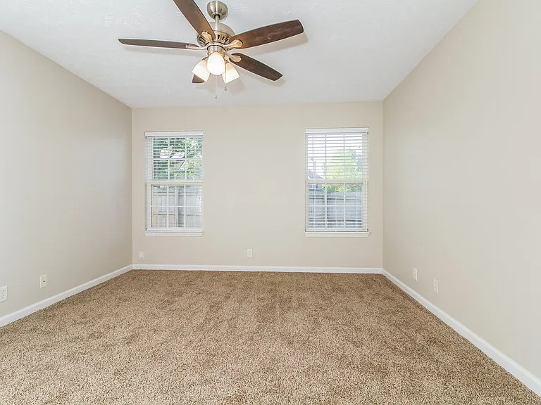 1147 Melvin Dr — Photo 10