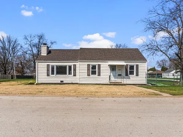 1901 Wilcox St, Crest Hill, IL 60403