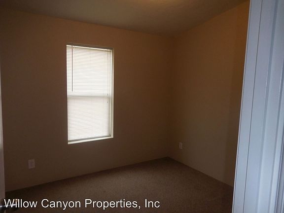 4th image of 837 NE Shoshone Dr