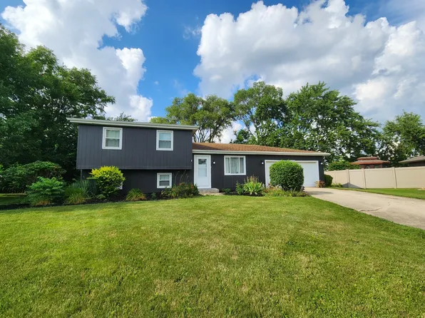 2412 Durness Ct, Crest Hill, IL 60403