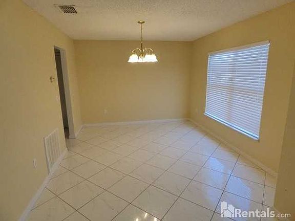 3rd image of 10644 Laxton St