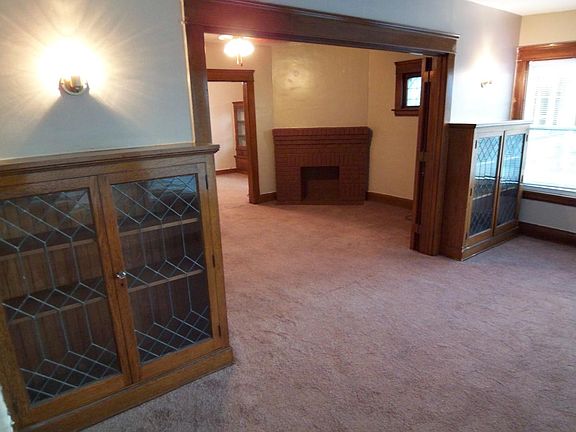 3rd image of 18417 Sloane Ave Floor 1