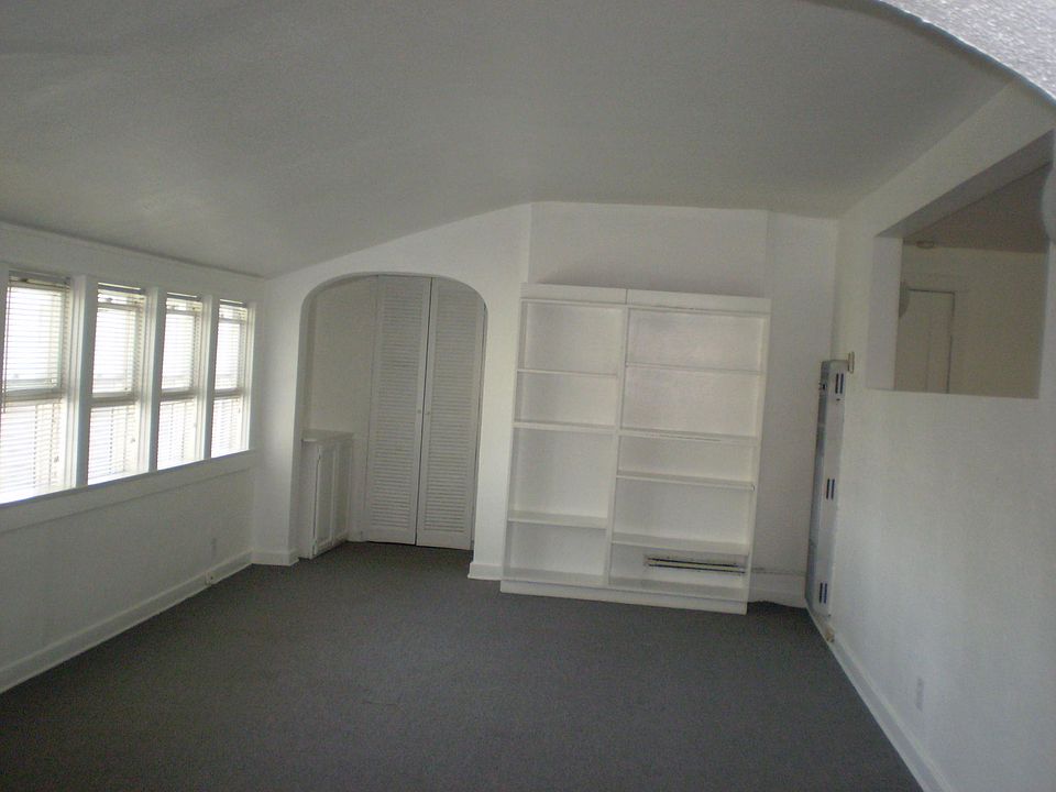 1st image of 8709 W West Knoll Dr