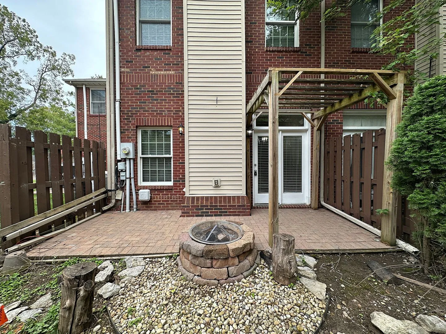 Upscale Townhouse near UK! All Electric, Off-Street Parking, Near UK Hospital, Small Pets Ok! — Photo 2