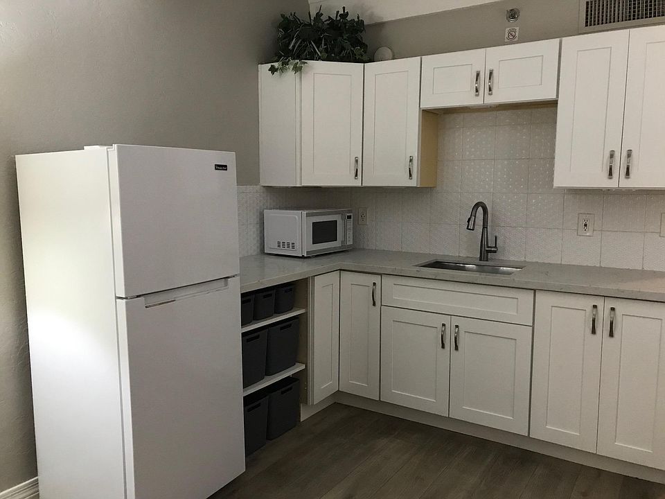 Another view of this condo furnished by another guest