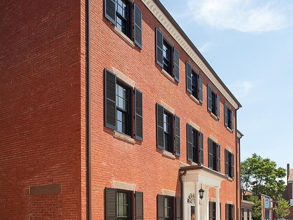 2nd image of 50 Saint Peter St Unit 4