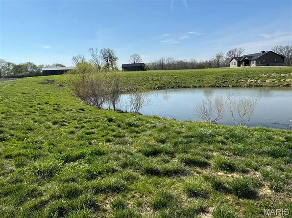 12666 Harvest View Ln, Highland, IL 62249