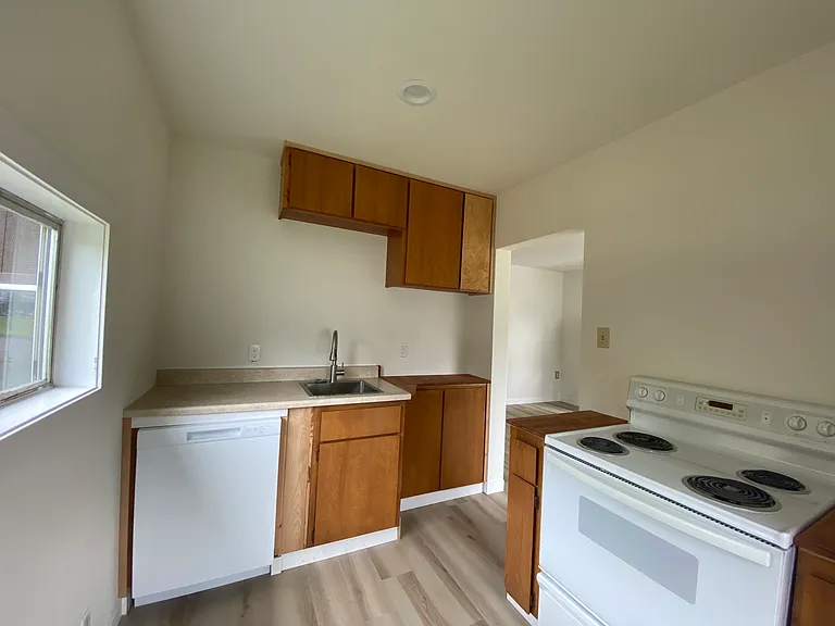 516 S 2nd St — Photo 8