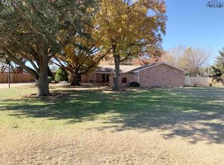 1416 Red Fox Ln, Burkburnett, TX 76354